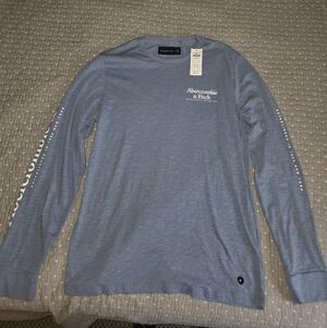 Abercrombie & Fitch Light Blue Long Sleeve Tee
